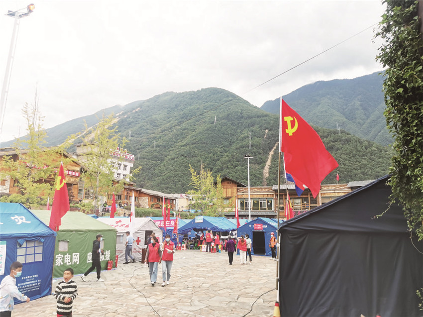 安置點飄揚(yáng).jpg 安置點飄揚(yáng).jpg