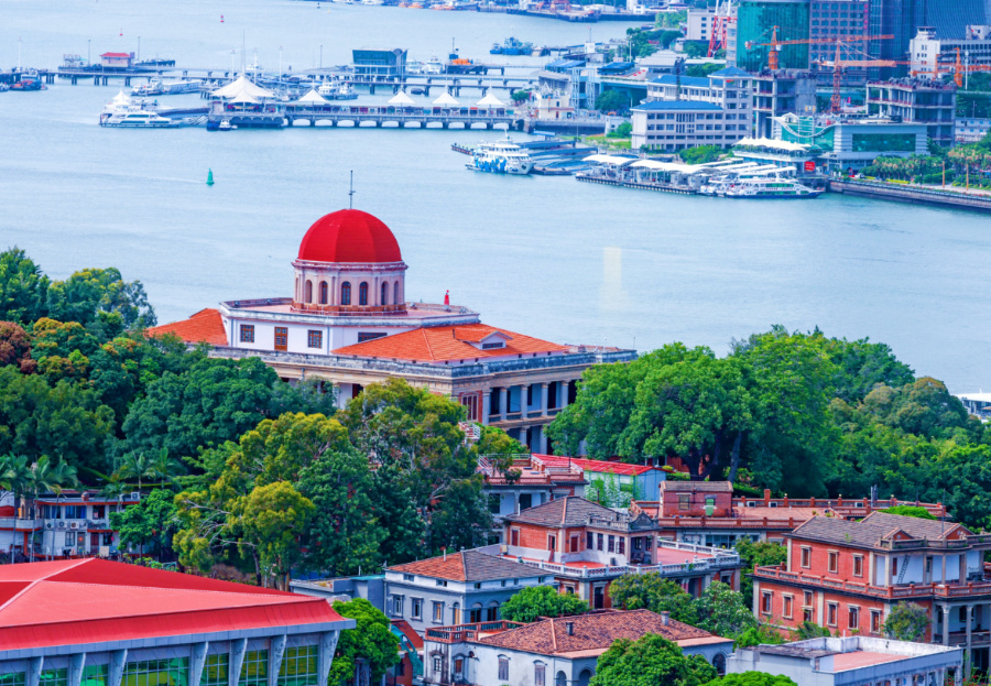鼓浪嶼素有“萬國建筑博物館”的美譽，八卦樓作為全國重點文物保護(hù)單位，是鼓浪嶼世界文化遺產(chǎn)核心要素之一。楊勁堅 攝