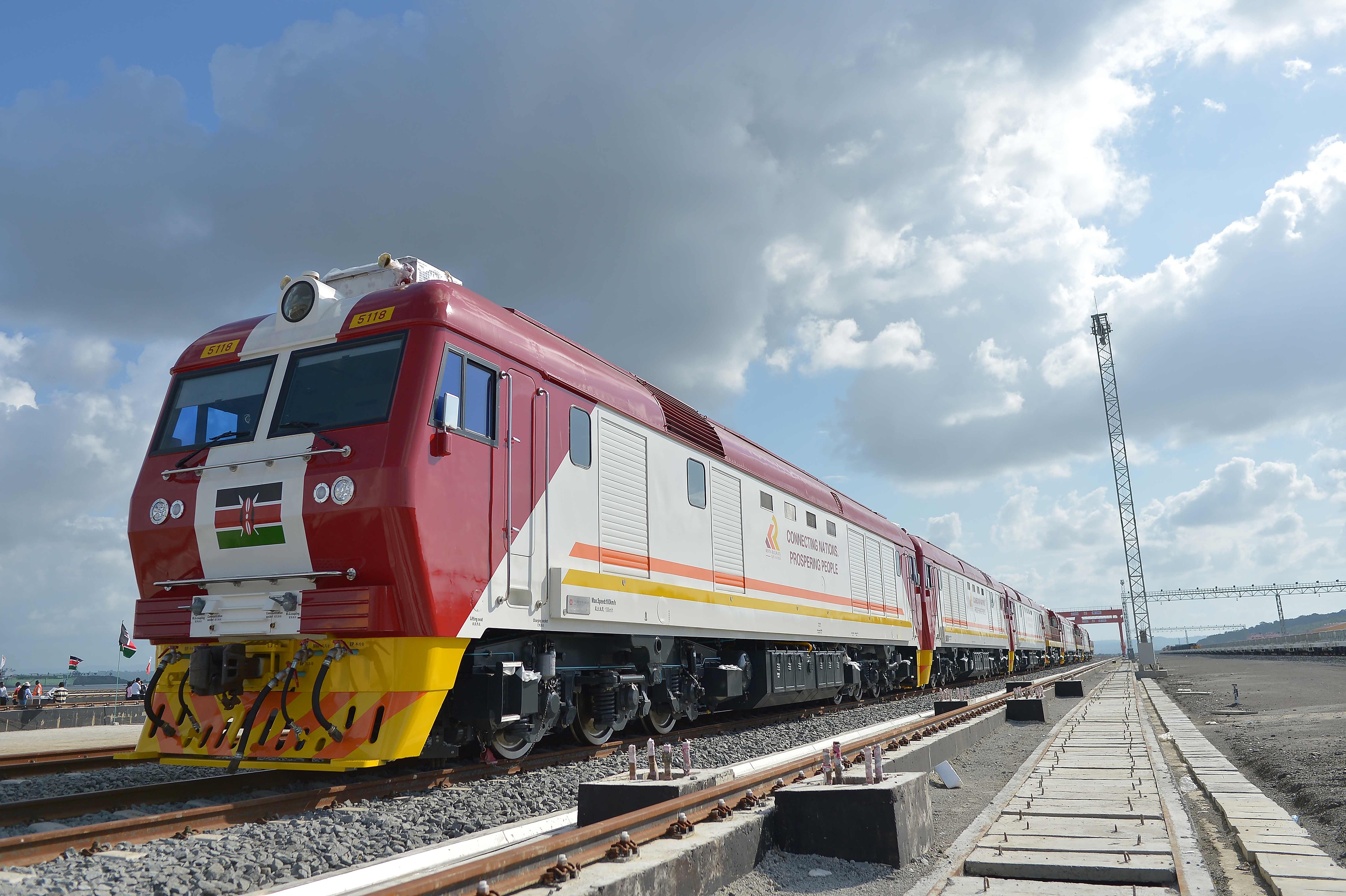 當(dāng)?shù)貢r(shí)間2017年5月30日，肯尼亞蒙巴薩，連接肯尼亞港口城市蒙巴薩和首都內(nèi)羅畢的蒙內(nèi)鐵路正式竣工通車(chē)。